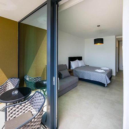 Maresole Beachfront Residence Пореч Екстериор снимка