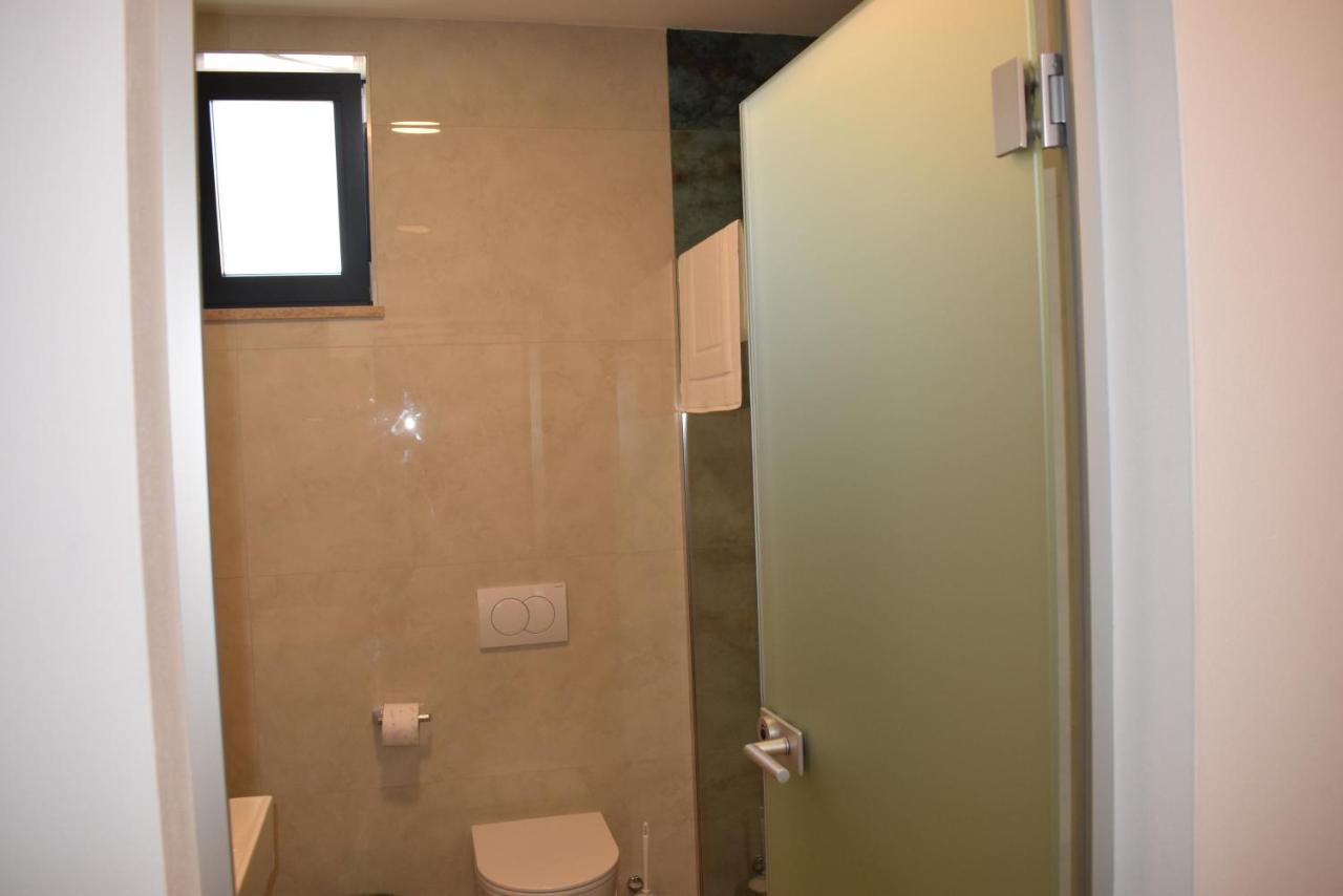 Maresole Beachfront Residence Пореч Екстериор снимка