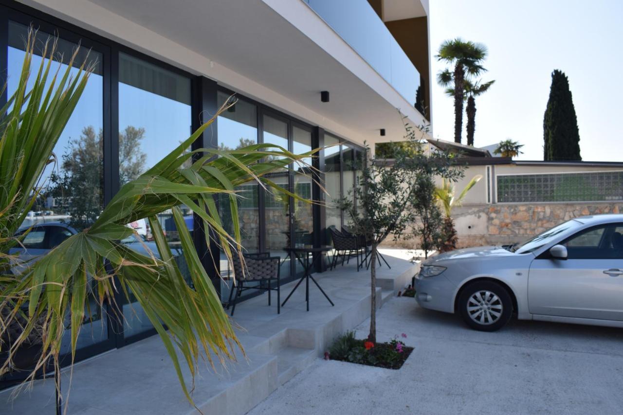 Maresole Beachfront Residence Пореч Екстериор снимка