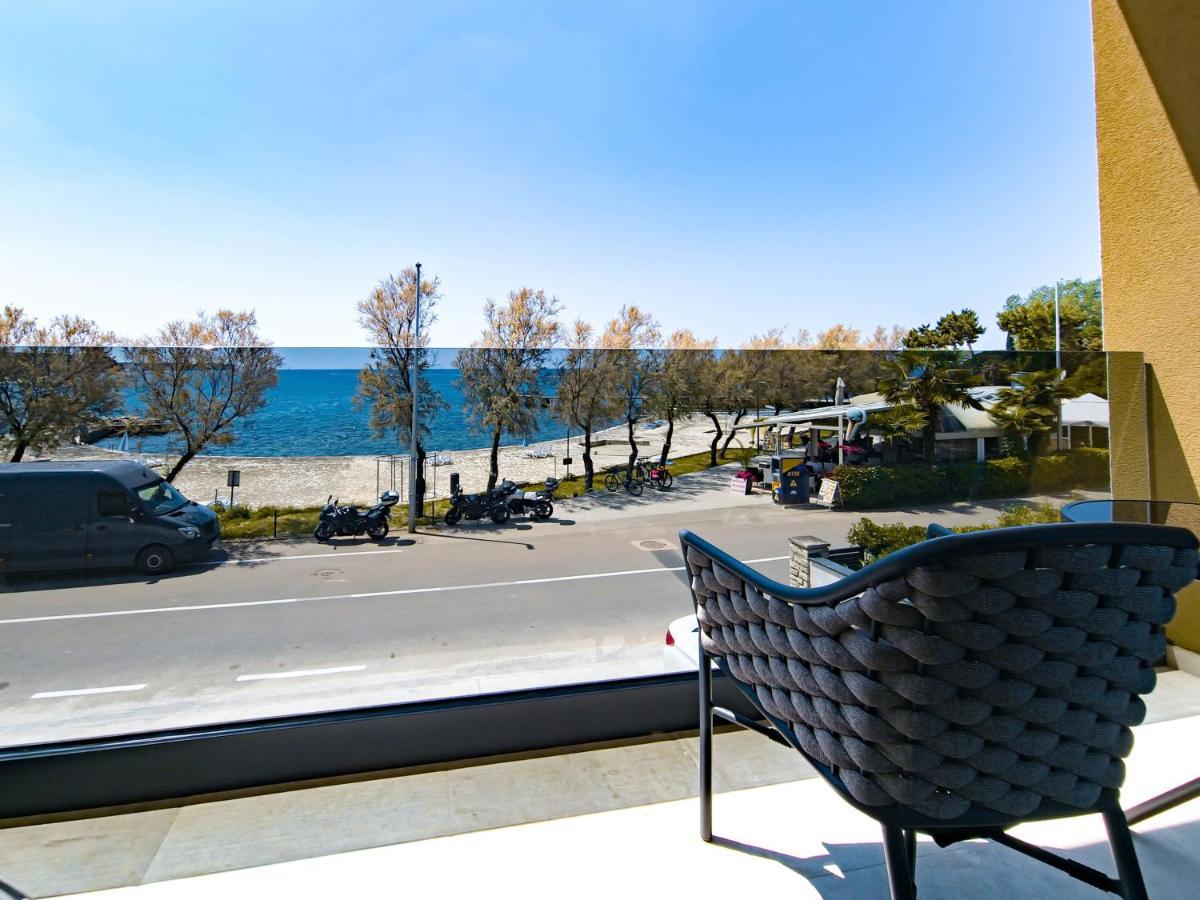 Maresole Beachfront Residence Пореч Екстериор снимка
