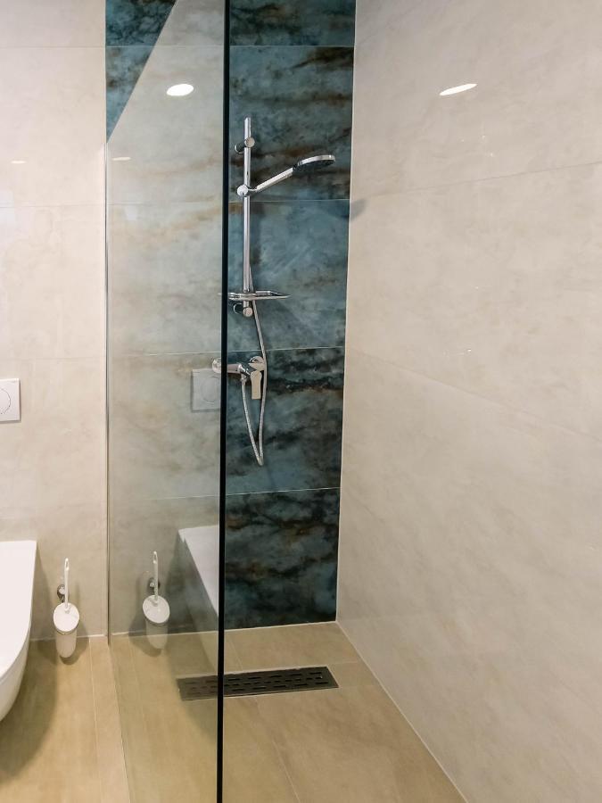 Maresole Beachfront Residence Пореч Екстериор снимка