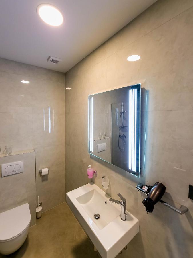 Maresole Beachfront Residence Пореч Екстериор снимка
