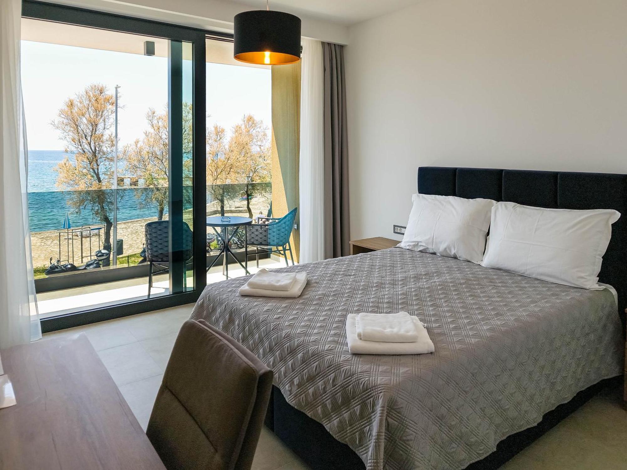 Maresole Beachfront Residence Пореч Екстериор снимка