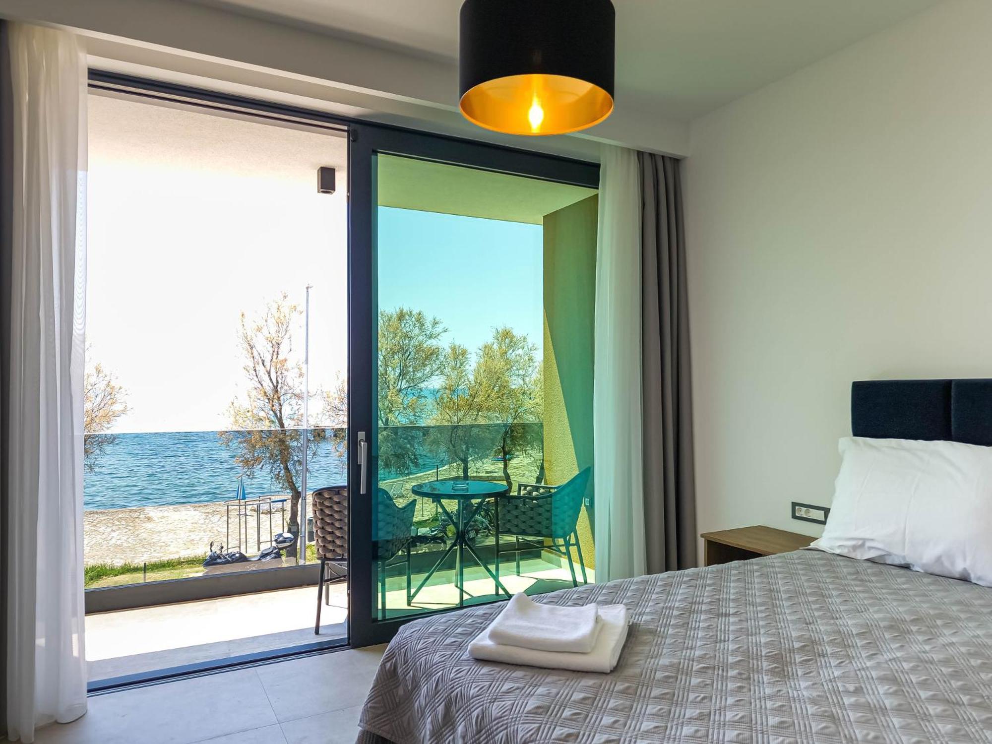Maresole Beachfront Residence Пореч Екстериор снимка