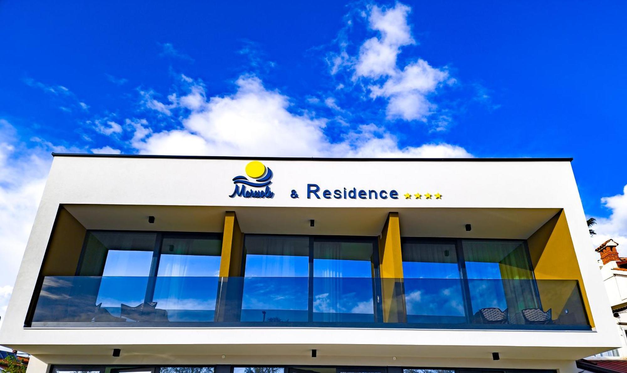 Maresole Beachfront Residence Пореч Екстериор снимка